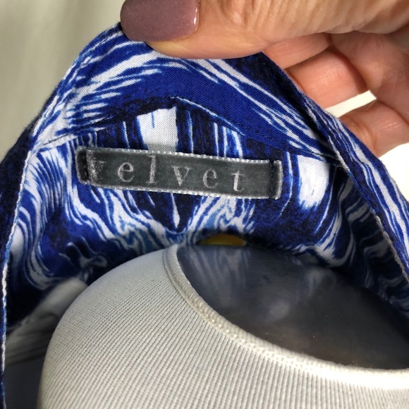 Velvet Blue and White patterned tunic - Picture 3 of 3